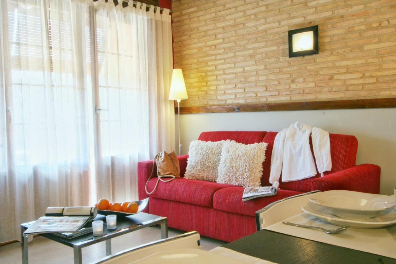 Apartamentos Uncastillo Exterior photo